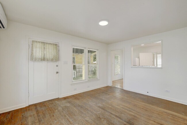 Building Photo - 302 Olive St