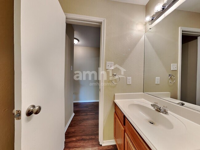 Building Photo - 3525 Beatriz Dr