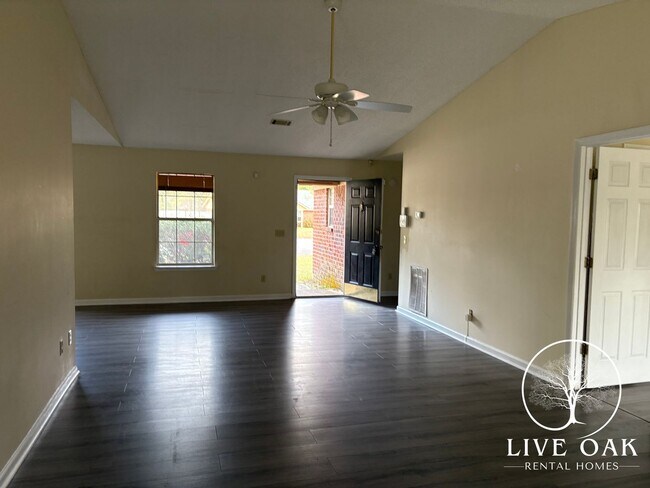 Building Photo - RATE DROP ALERT (was $1900/month) and MOVE-IN SPECIAL: $500.00 OFF 1st MONTH'S RENT!**