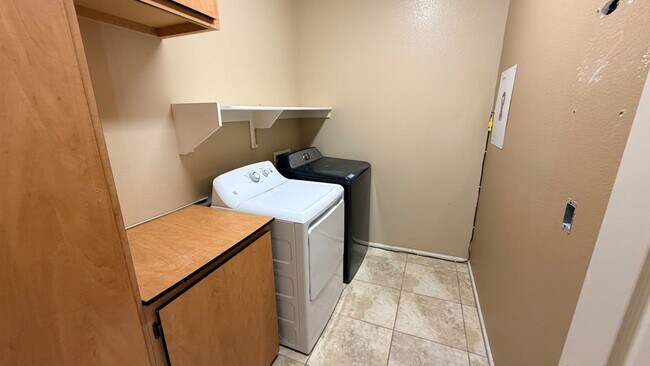 Building Photo - 21549 Backus Dr