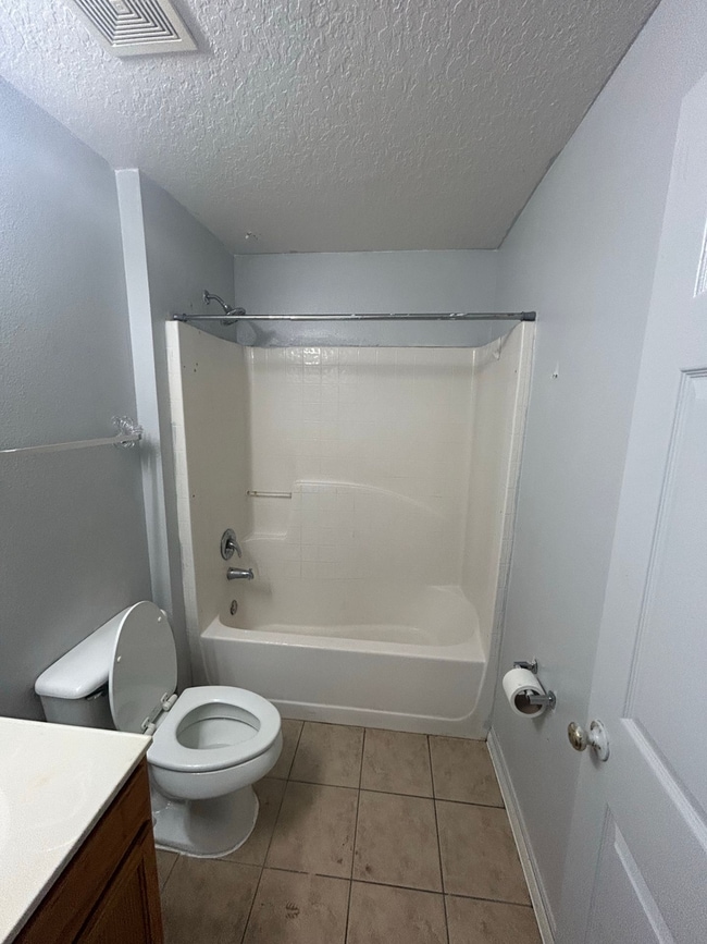 Building Photo - South Lakeland Rental!