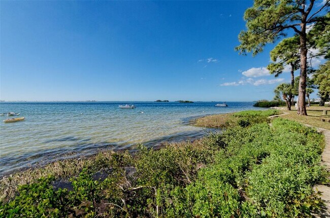 Building Photo - 2700 Bayshore Blvd
