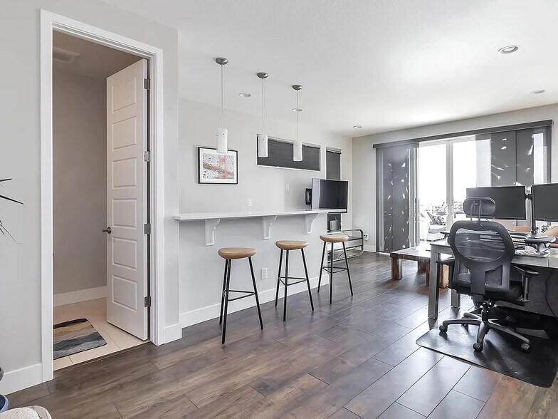 Building Photo - 1962 W 67th Pl