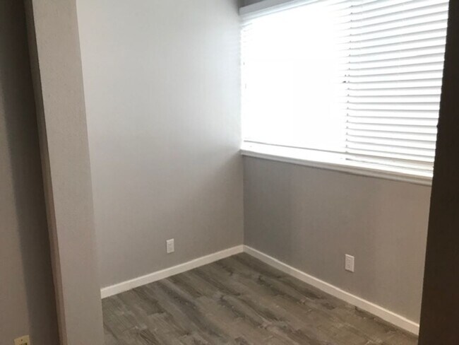 Building Photo - 657 Ocean View Dr
