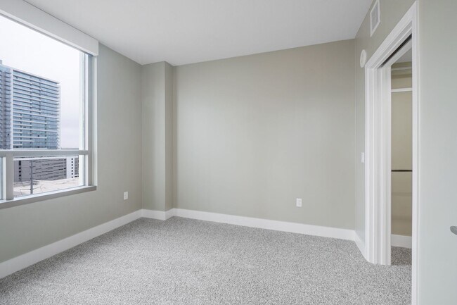 Building Photo - Luxurious 2 Bedroom, 2 Bath High Rise in Downtown Austin