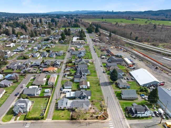 Building Photo - 404 Pioneer Ave E