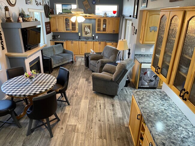 Building Photo - 17200 W Bell Rd