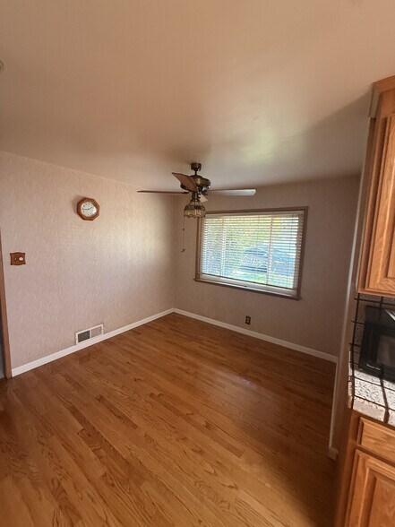 Building Photo - 1389 Chelsea Dr