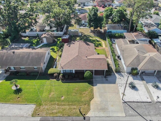 Building Photo - 2912 W Lake Ave