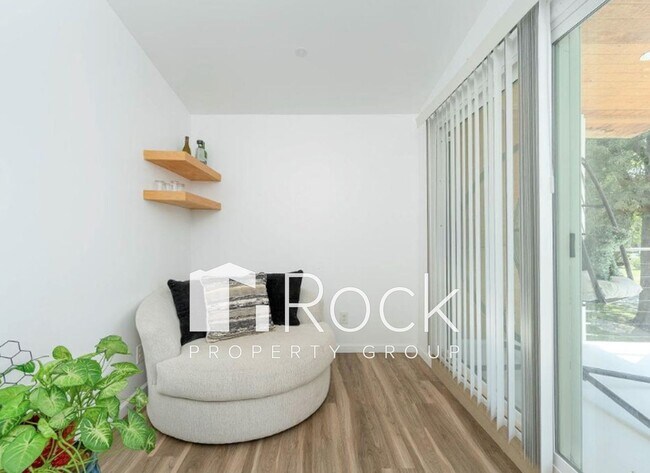 Building Photo - Contemporary 2 Bedroom plus Office/Bonus Room with Loft near Uptown and Plaza Districts   ~One Mo...