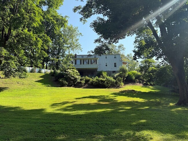 Building Photo - 111 Mill Hill Rd