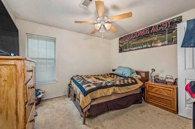 Building Photo - PRE-LEASE August 2026!! Great Location for...