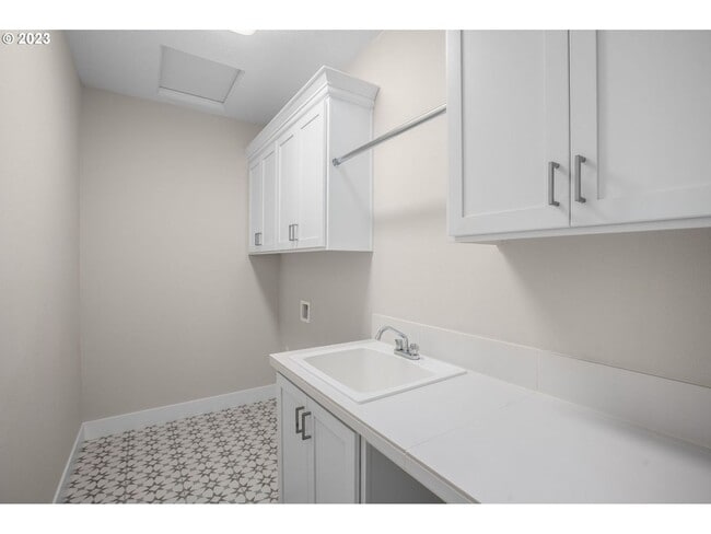 Building Photo - Beautiful 4 Bedroom + Office Home with Open Layout, Gourmet Kitchen & Large Entertainment Room