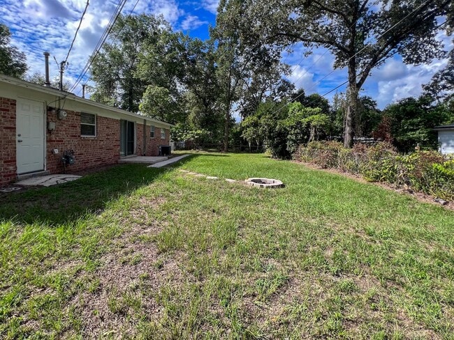 Building Photo - 3/2 House Near UF - Available mid-July 2026!