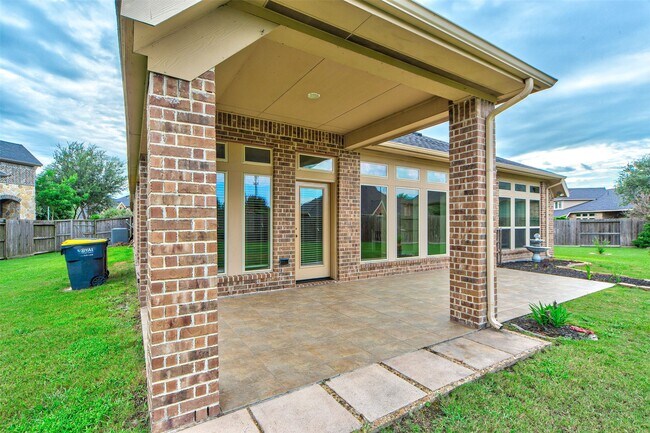 Building Photo - 27106 Cross Pointe Ct