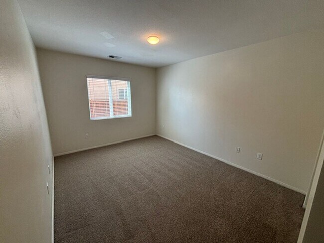 Building Photo - 1085 SPUD Moreno St