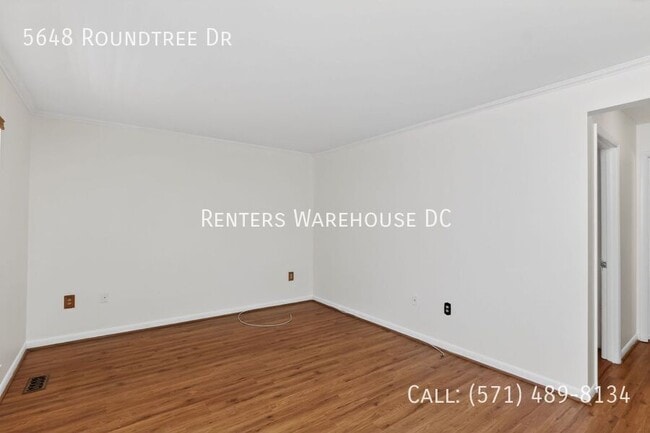 Building Photo - 5648 Roundtree Dr