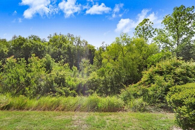 Building Photo - 2050 Park Crescent Dr