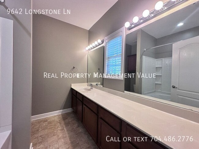 Building Photo - 9642 Longstone Ln