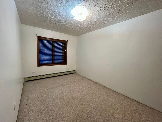 Building Photo - Cat friendly condo for rent in University West