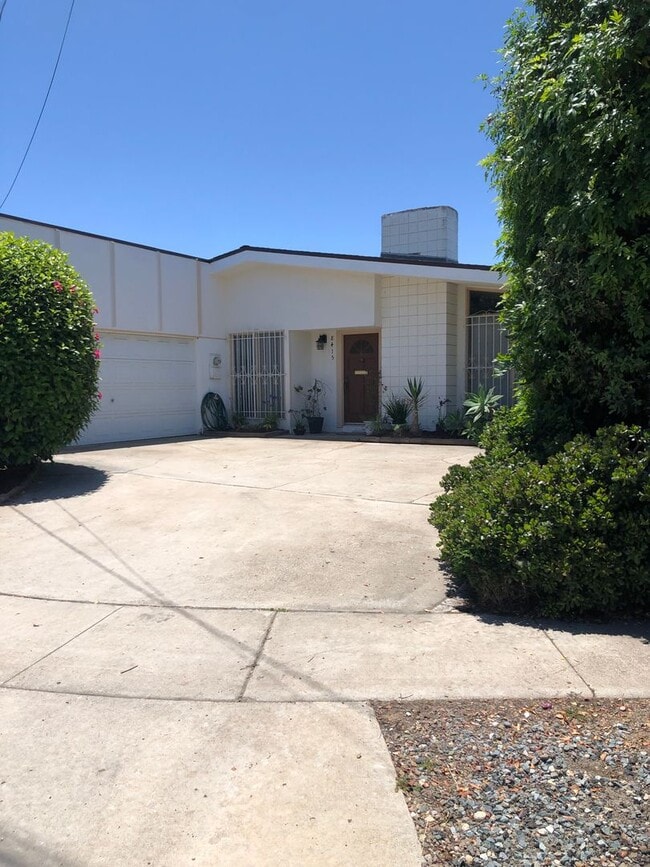 Building Photo - Spacious Single Story 4 bed 2 bath home in Serra Mesa w/2 car garage