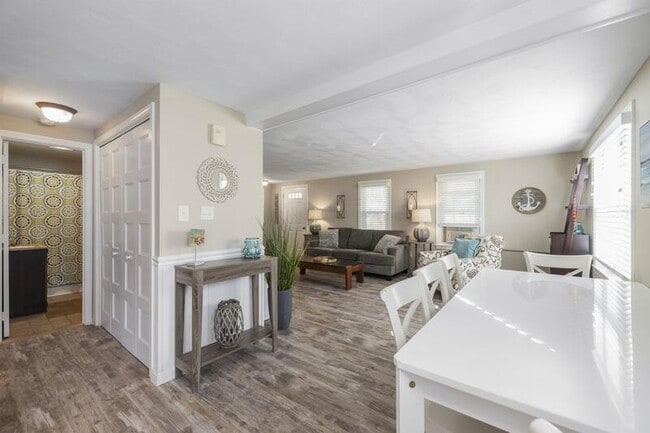 Building Photo - 16 Grasshopper Ln