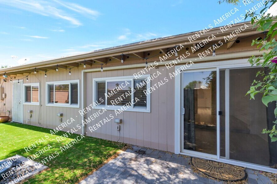 Building Photo - 88 E Cholla Shadows Dr
