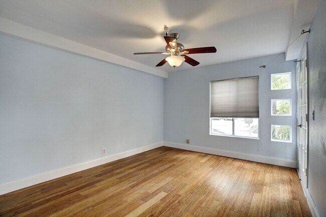 Building Photo - $3200 / Fabulous 2br / 2ba condo (Bankers ...