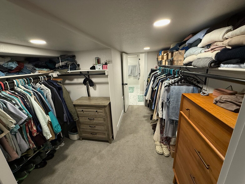 Large walk-in closet - 3423 N Saint Paul St