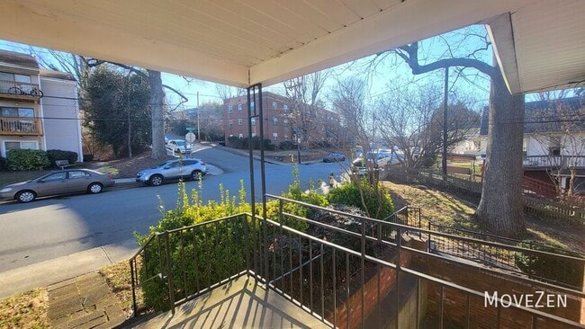 Building Photo - 208 N Sunset Dr