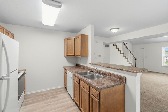 Building Photo - 5004-5006-5006 Betty Jean Way