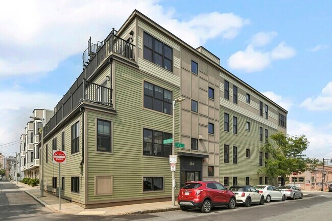 Building Photo - 283 C St