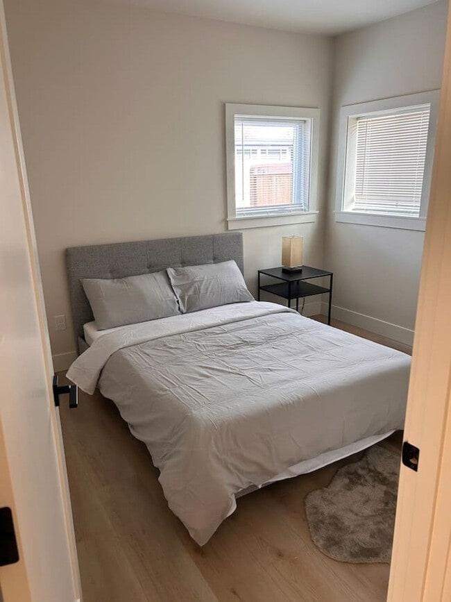 Building Photo - 3505 NE Creston Ave