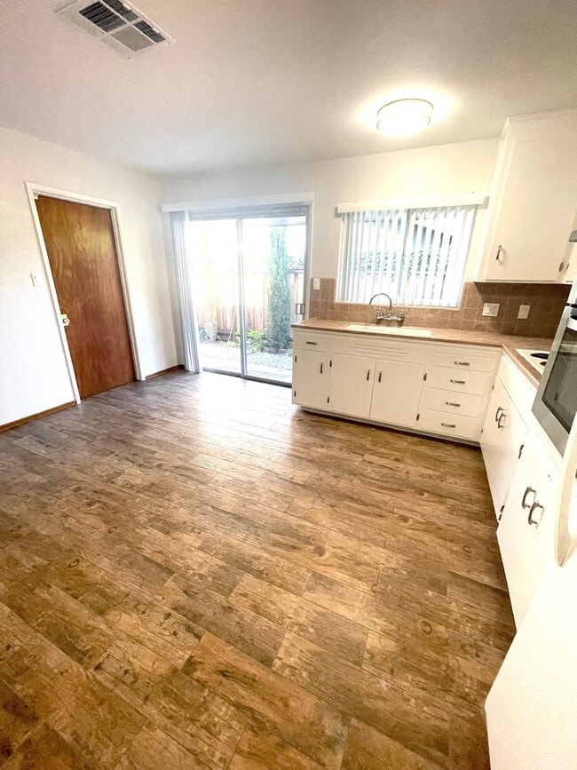 Building Photo - 4120 N Pershing Ave