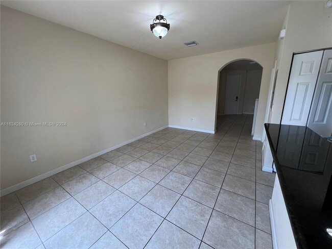 Building Photo - 748 SE 32nd Ave