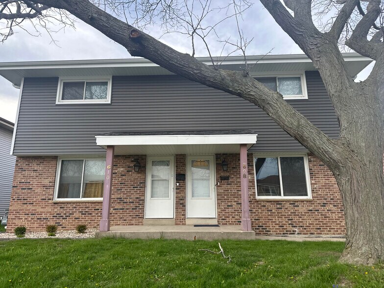 Building Photo - 608 Manistique Ave