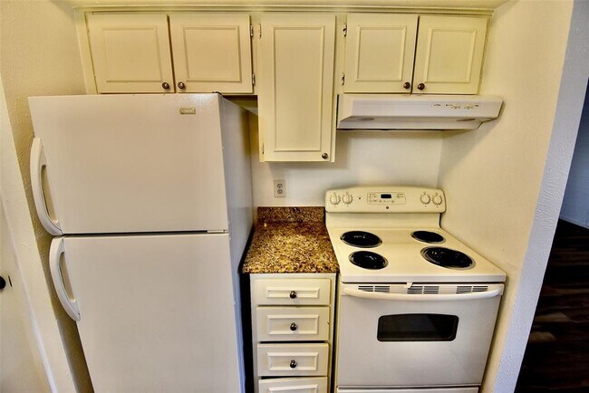 Building Photo - 4810 McKinney Ave