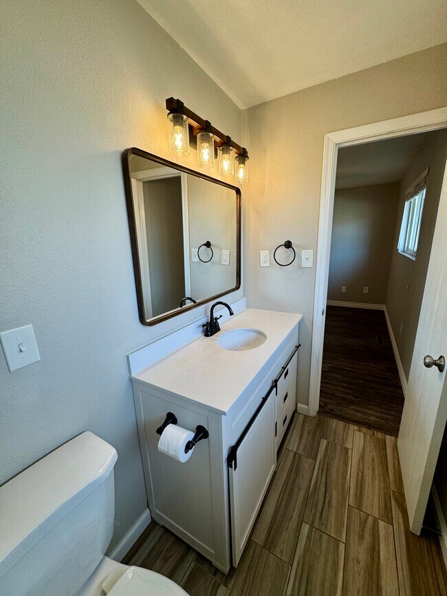 Building Photo - 2474 S Fairway Dr