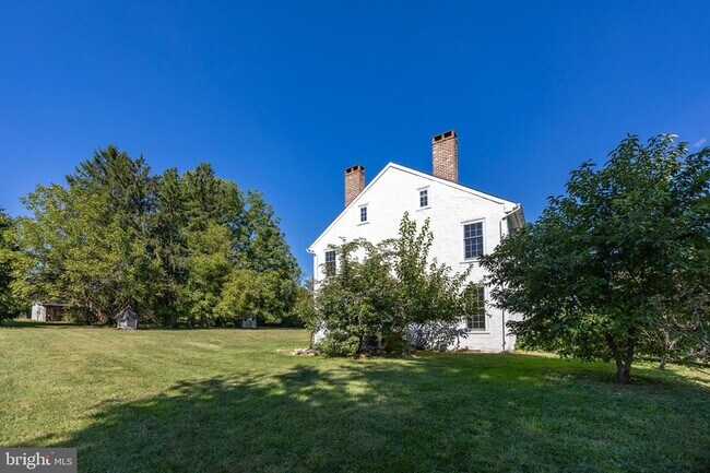 Building Photo - 609 W Lincoln Hwy