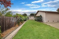 Building Photo - 599 Tamarack Dr