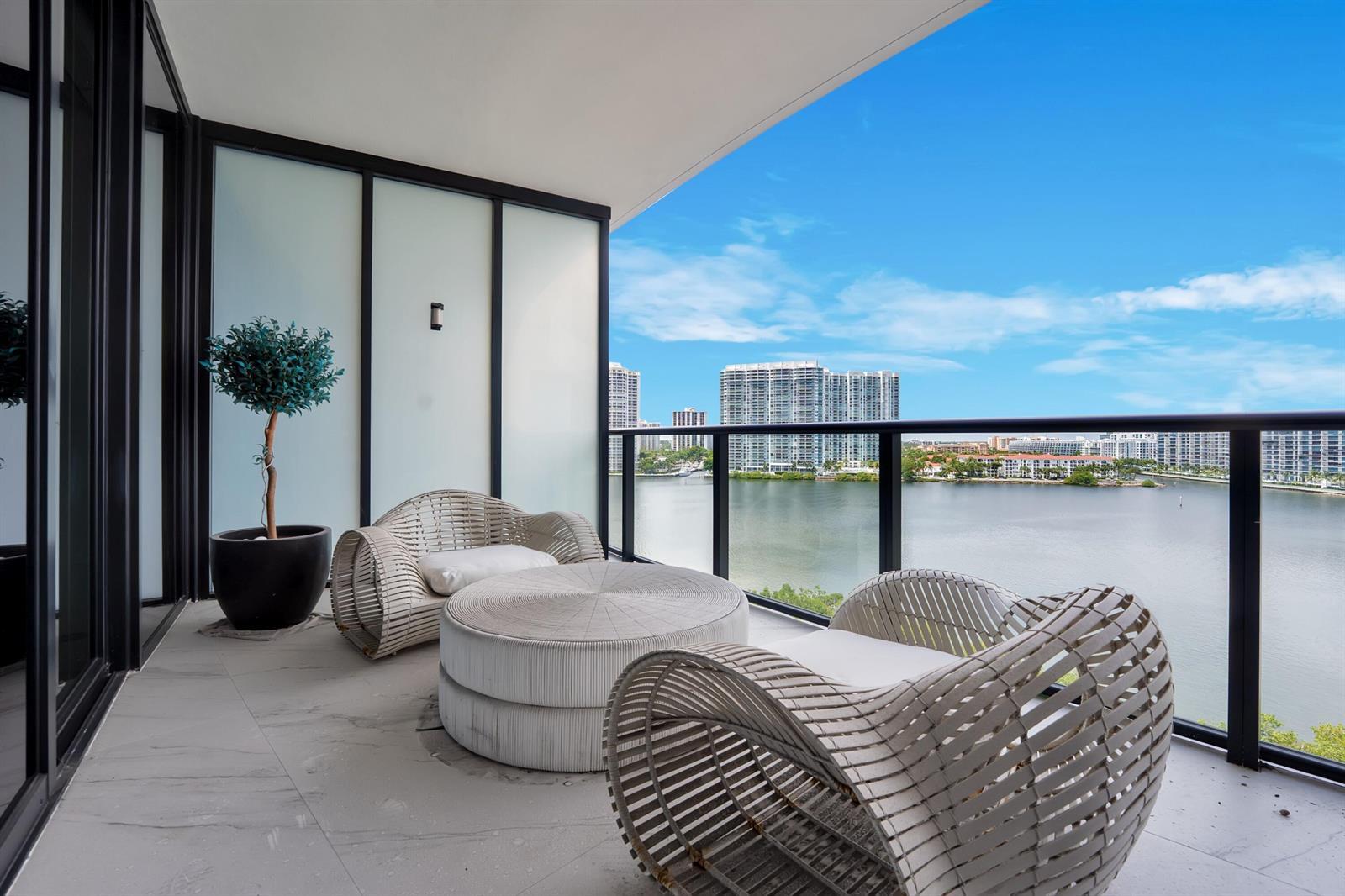 Building Photo - 5000 Island Estates Dr