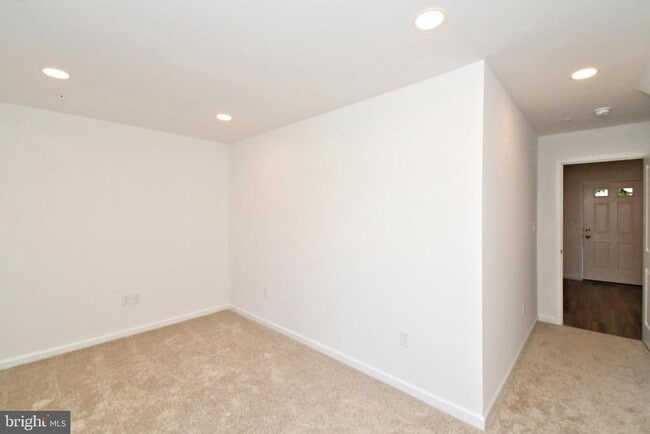 Building Photo - 114 Kuechler Ct