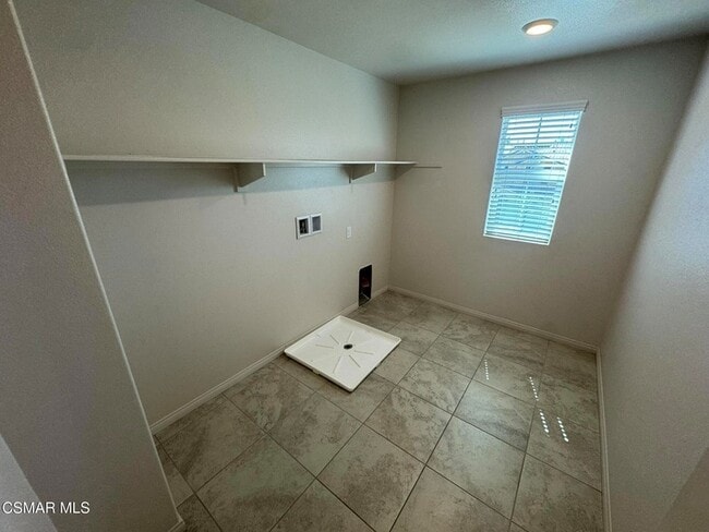 Building Photo - 446 Almond Ln
