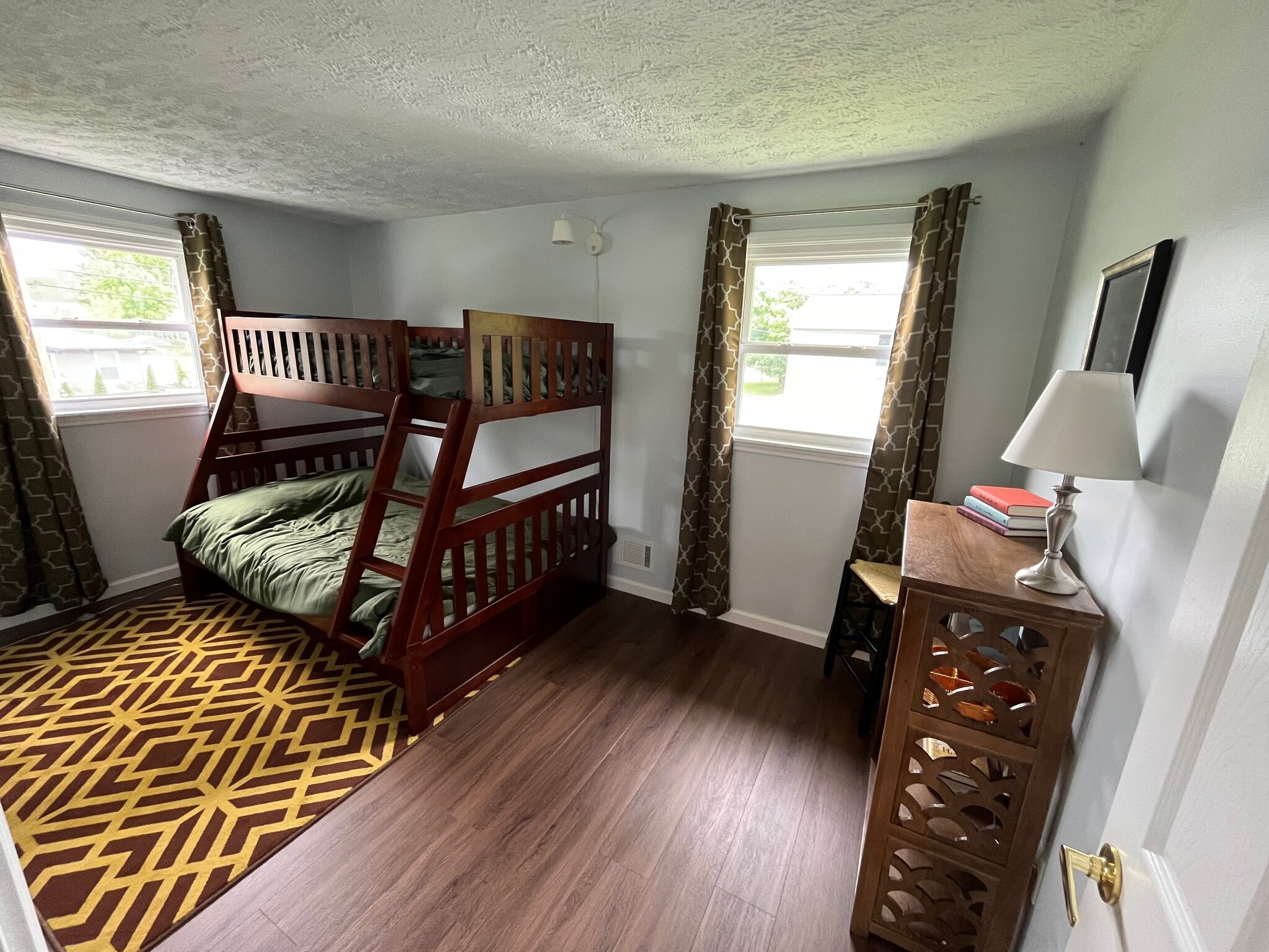 2nd Bdrm-double bed with twim upper bunk - 288 Downsview Dr