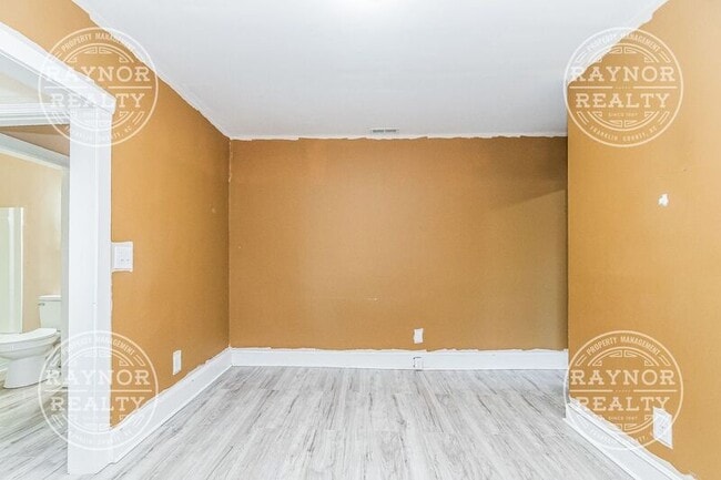 Building Photo - 643-643 Kenwood Ave