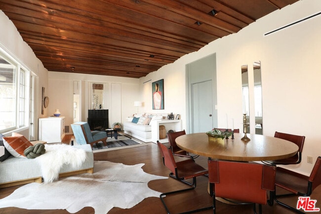 Building Photo - 1811 Edgecliffe Dr