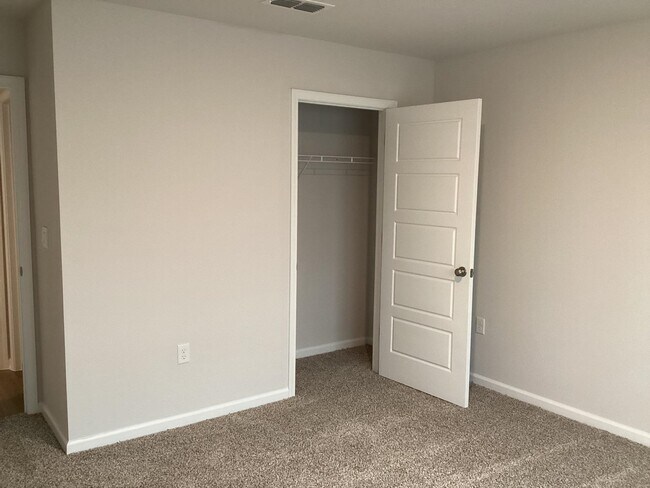 Building Photo - 1941 Tree Swallow Dr