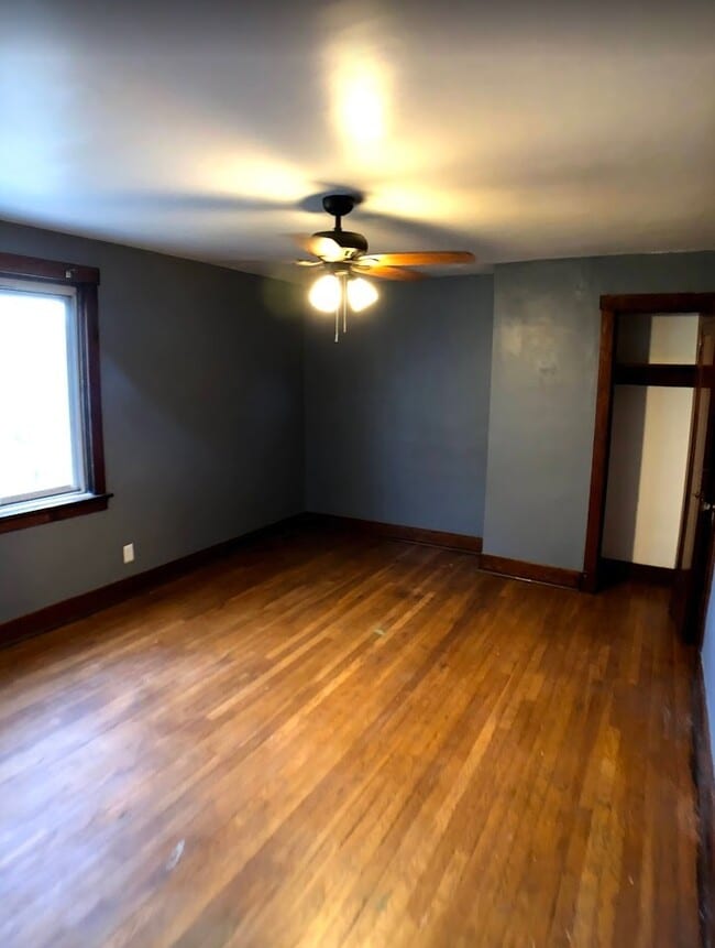 Building Photo - 121 E Meyers St