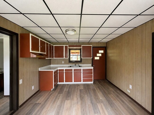 Building Photo - 306 Plummer St