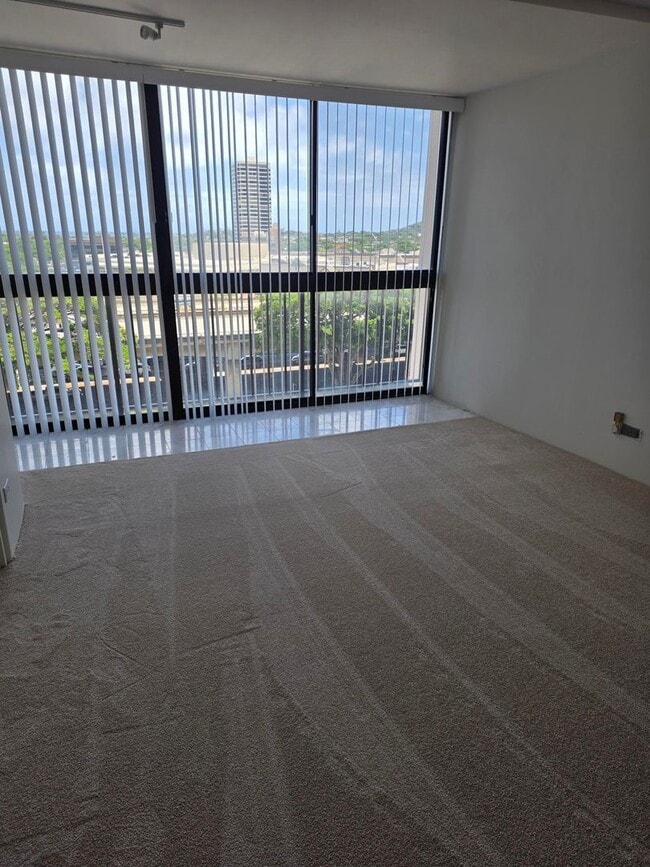 Building Photo - 4300 Waialae Ave